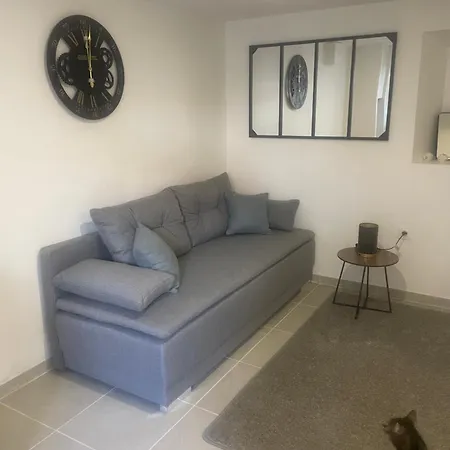 Amenage A Neuf Apartment Stains